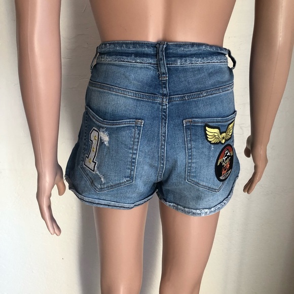 Express Jeans Women’s Size 8 Jeans Denim Shorts Embroidered Casual Regular-Fit - Picture 2 of 16